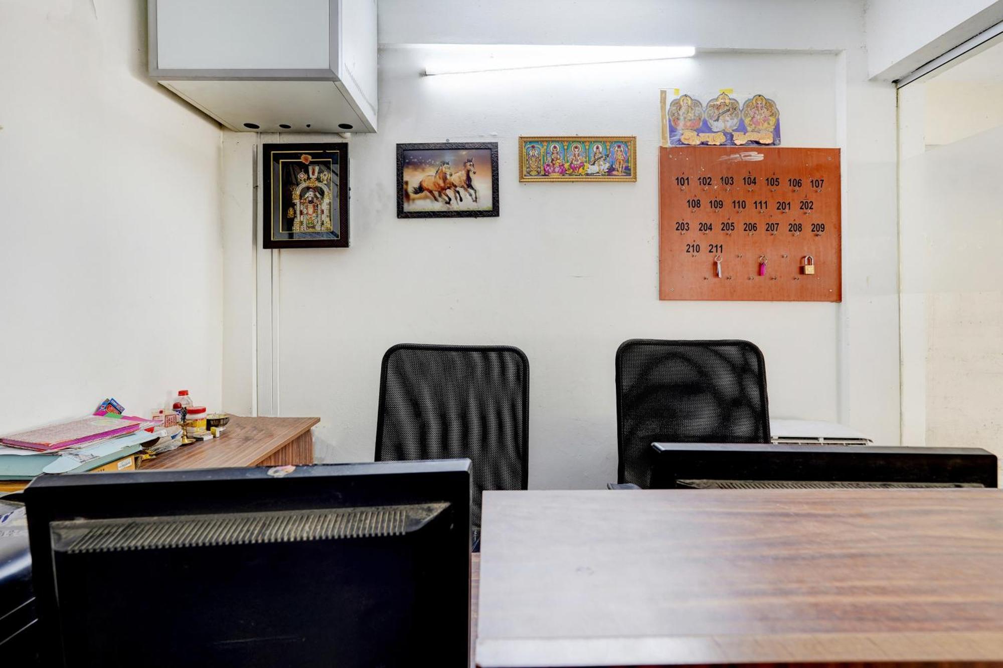 Collection O Sithalapakkam Medavakkam Formerly Srinivasa Residency Chennai Exterior photo